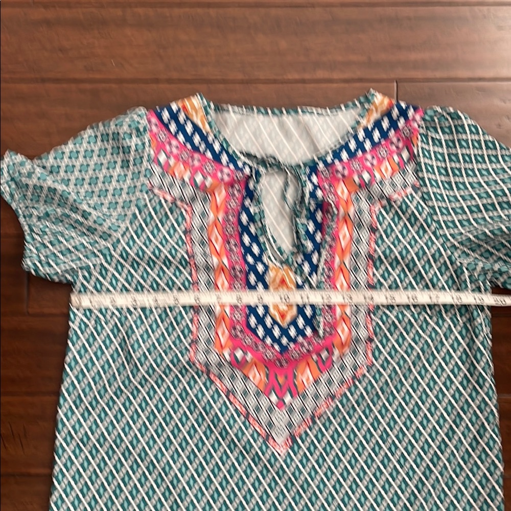 Geometric Patterned Green Top - Picture 5 of 7